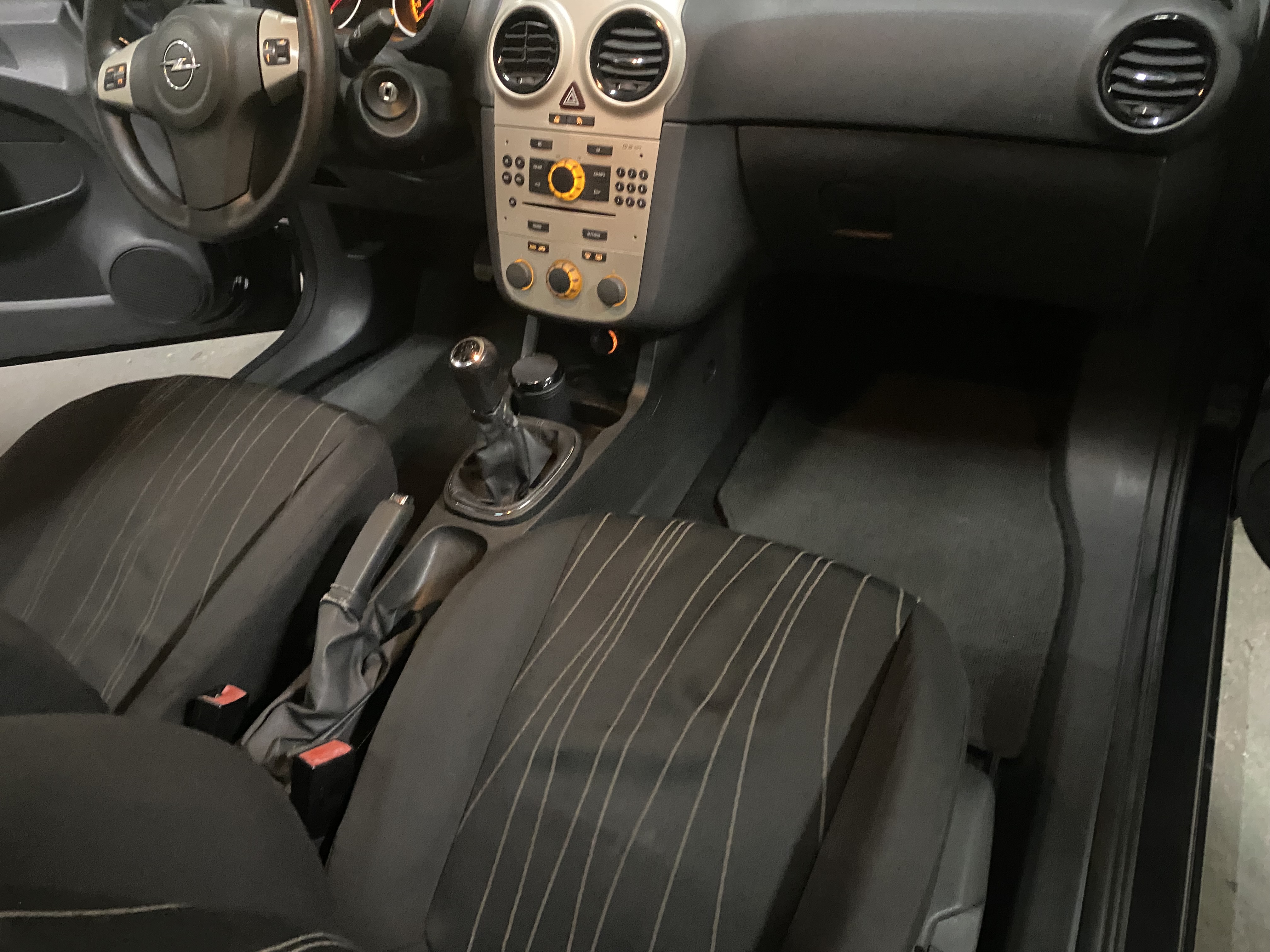 Opel Corsa 1.3 CDTI Enjoy 75 CV – 115929km – 1 PROPIETARIO – TECHO SOLAR